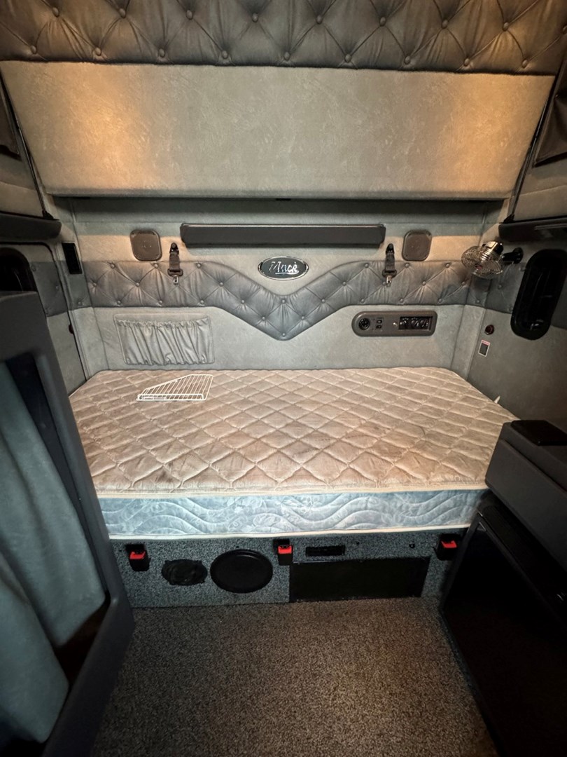 2018 MACK CXU613 - USED TRUCKS SLEEPER - image 18